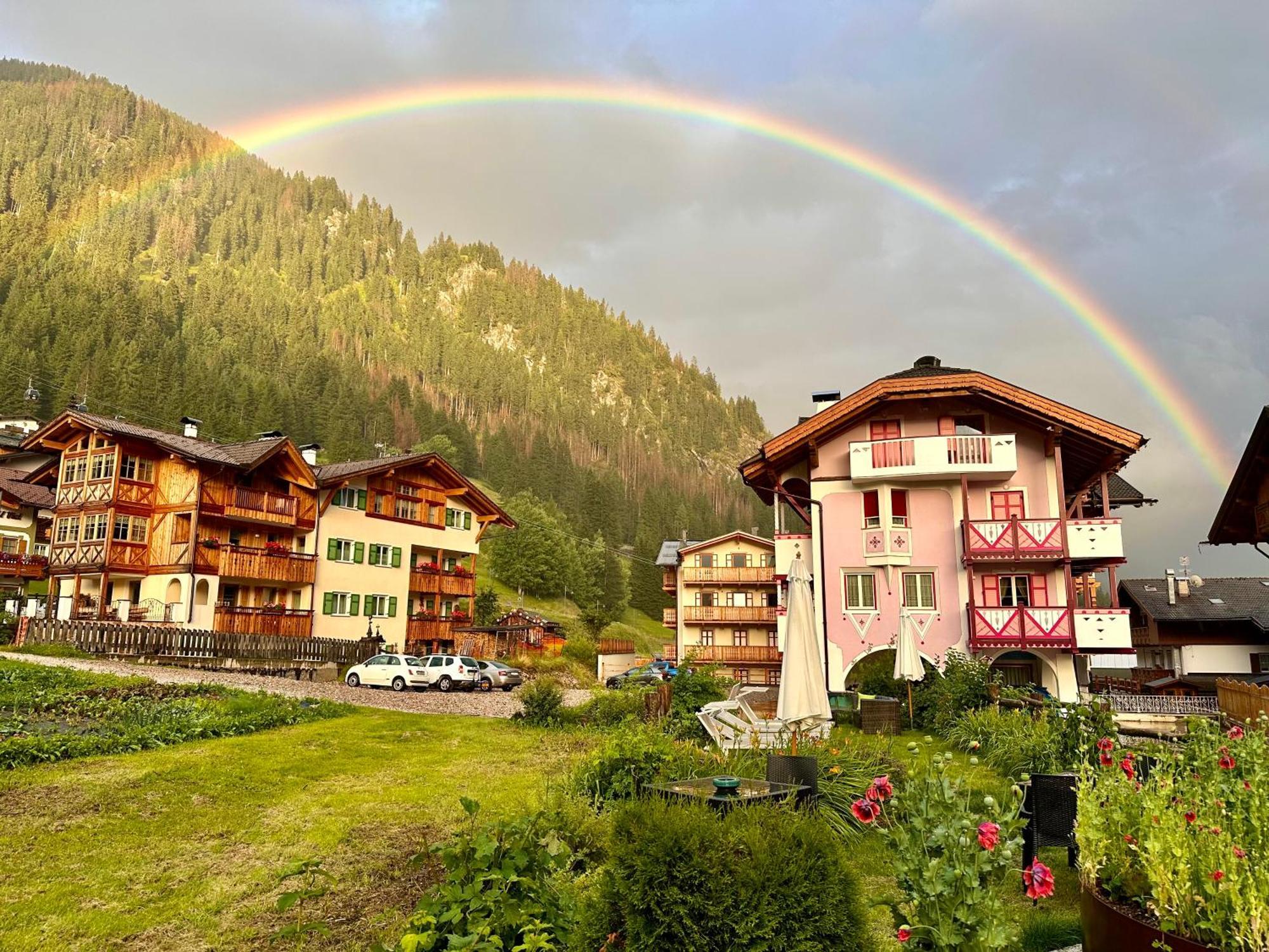 B&B Cesa Planber Mountain View Bike Friendly Canazei Luaran gambar