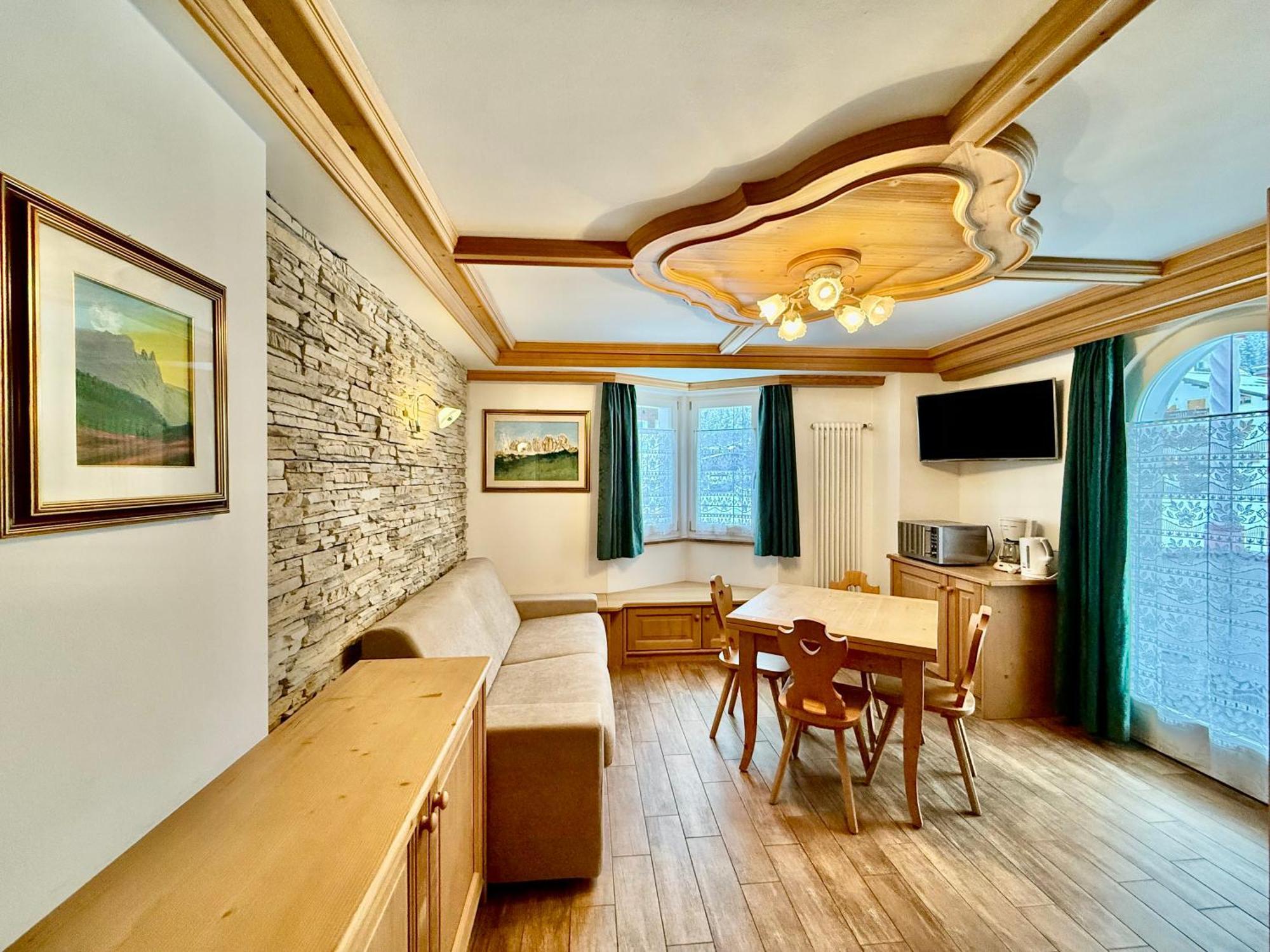 B&B Cesa Planber Mountain View Bike Friendly Canazei Bilik gambar